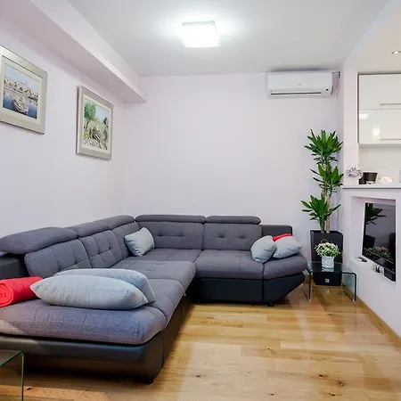 Apartment Medak Zrnovnica